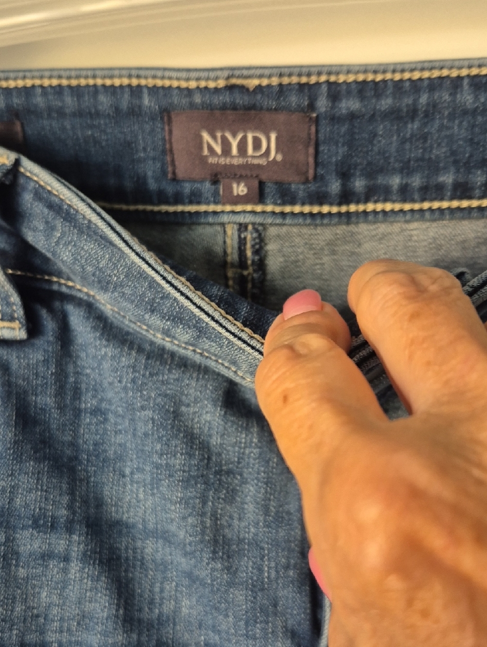 NYDJ. SIZE 16 MEDIUM blue Denim Cuffed Shorts EUC - Picture 4 of 4